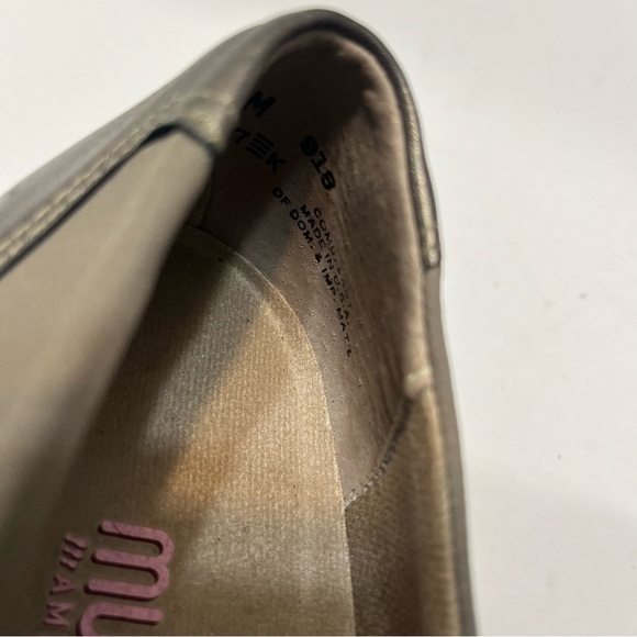 Munro American Women’s Travelor Slip-On Flats. Size: 9M. Loafers. Color:Tan/Gray - Picture 14 of 14